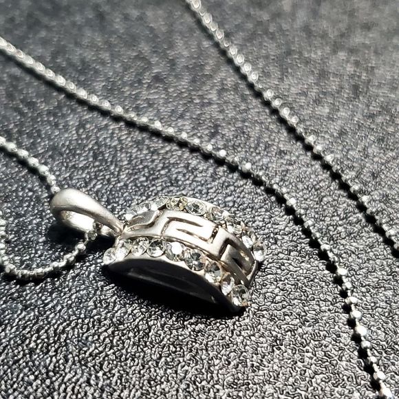 Set of Crystal Silver Tone Earring and Necklace - Picture 2 of 5